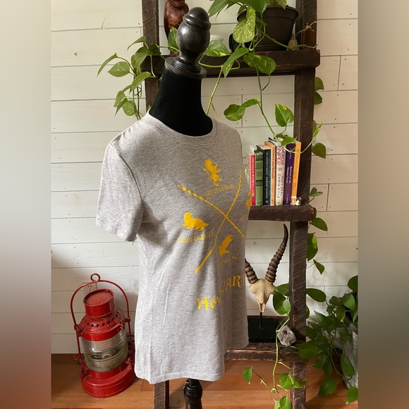 Harry Potter: Hogwarts Tee Shirt - Picture 17 of 17